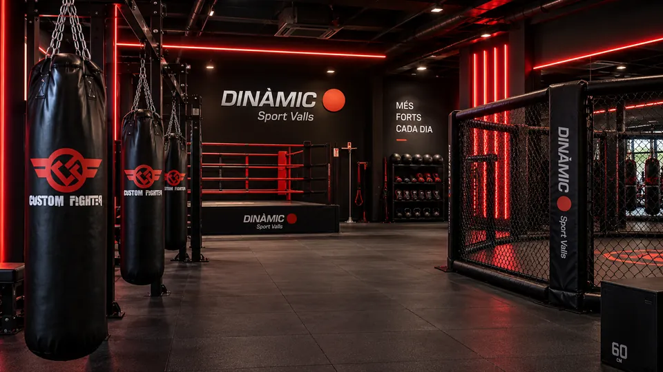 Proposta visual de la zona de boxa amb sacs i ring